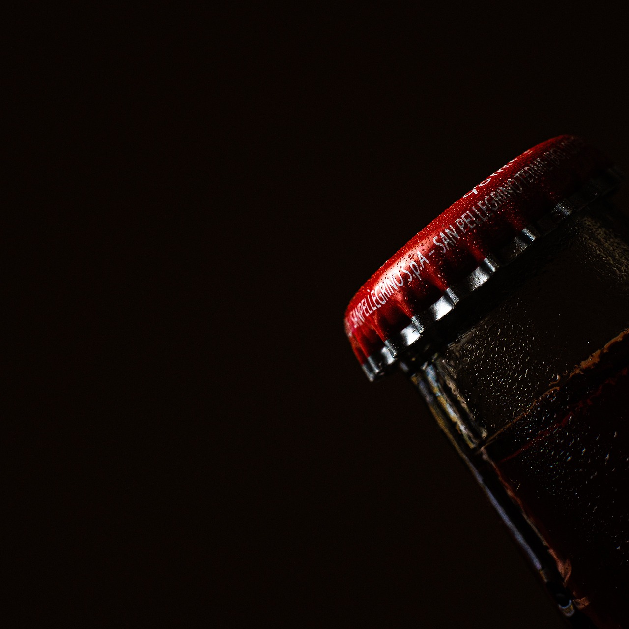 花粉症がアルコールによって就寝前に悪化する理由は？