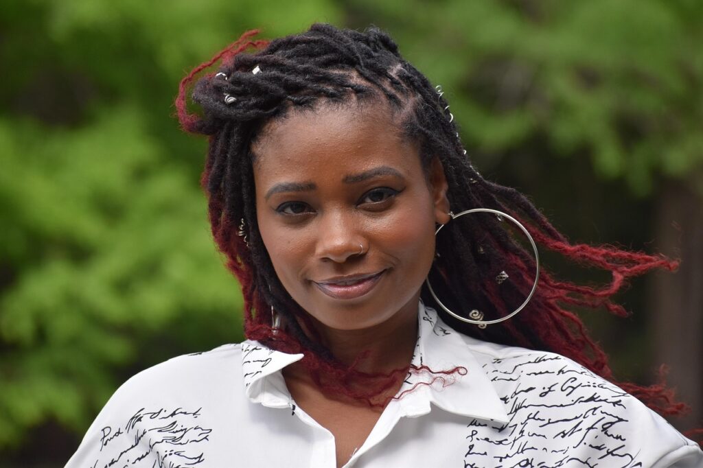 花粉症に悩む30代女性が仕事を乗り越えるための対策は？